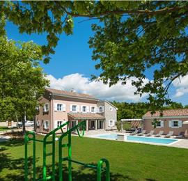 5 bedroom villa with pool near Pula, sleeps 10-12